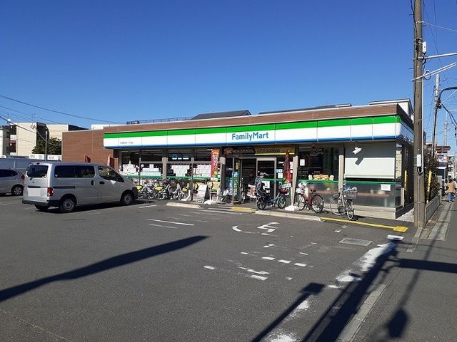 近くのファミマ　戸田美女木1丁目店まで500m（徒歩7分）
