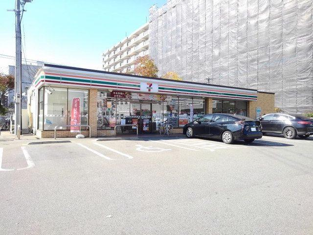 近くのセブンイレブン博多吉塚4丁目店まで60m（徒歩1分）