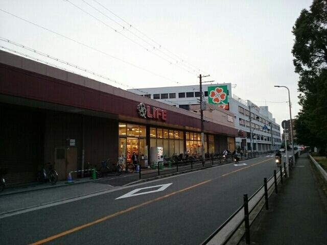 近くのライフ西田辺店まで300m(徒歩4分)