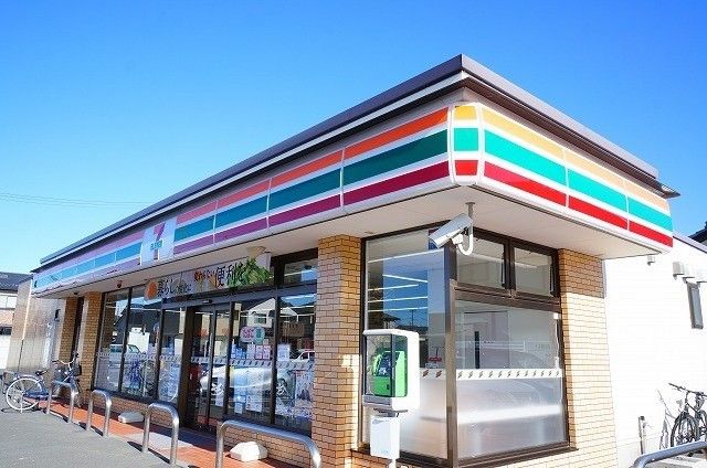近くのセブンイレブン島中央公園前店まで200m(徒歩3分)