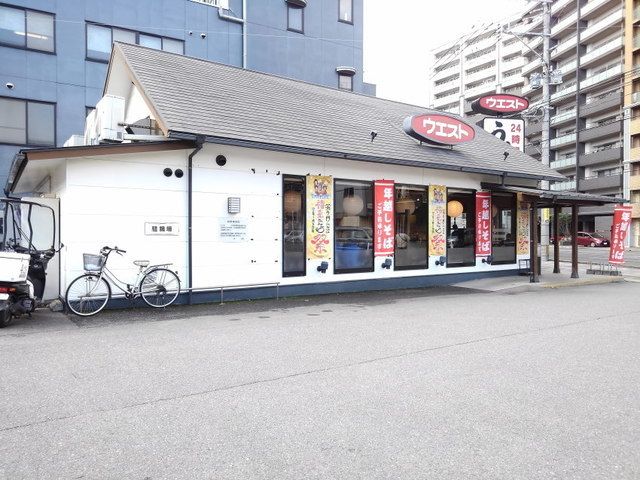 近くの飲食店まで160m（徒歩2分）