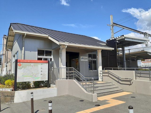 近くのＪＲ和歌山線　岩出駅様まで600m（徒歩8分）