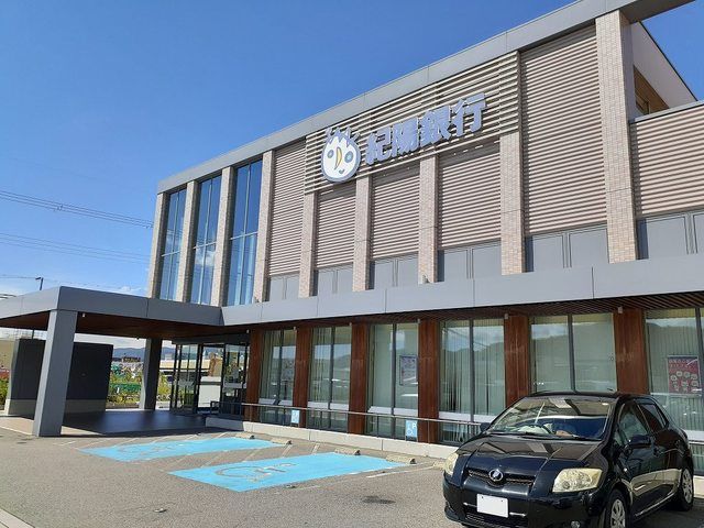 近くの紀陽銀行岩出支店様まで750m（徒歩10分）