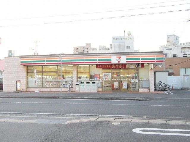 近くのセブンイレブン柳井南町３丁目店まで800m（徒歩10分）