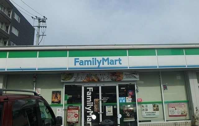 近くのコンビニまで170m（徒歩3分）
