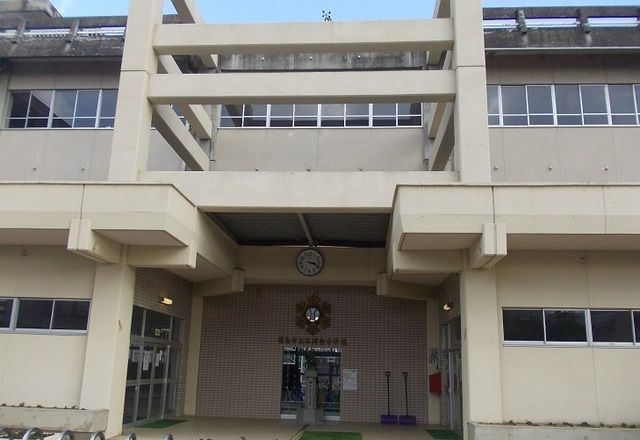 近くの福島市立三河台小学校まで1,300m（徒歩17分）