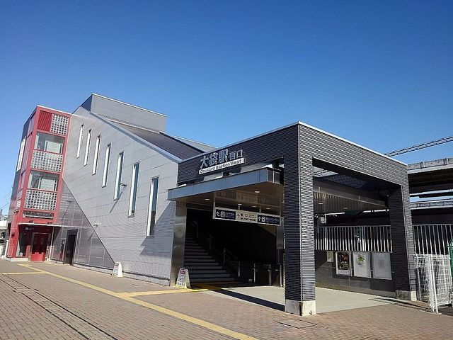 近くの大袋駅まで220m（徒歩3分）