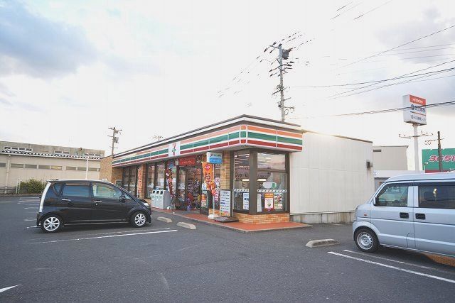 近くのコンビニまで750m（徒歩10分）
