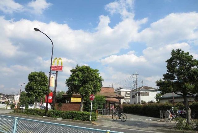 近くのマクドナルドまで600m（徒歩8分）