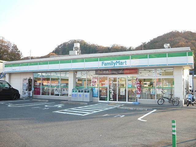 近くのファミリ－マ－ト鳥取覚寺店まで1,900m（徒歩24分）