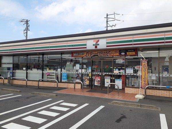 近くのコンビニまで500m（徒歩7分）