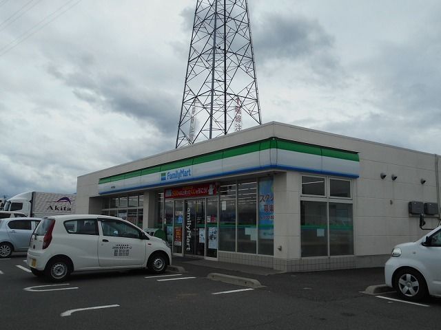 近くのコンビニまで900m（徒歩12分）