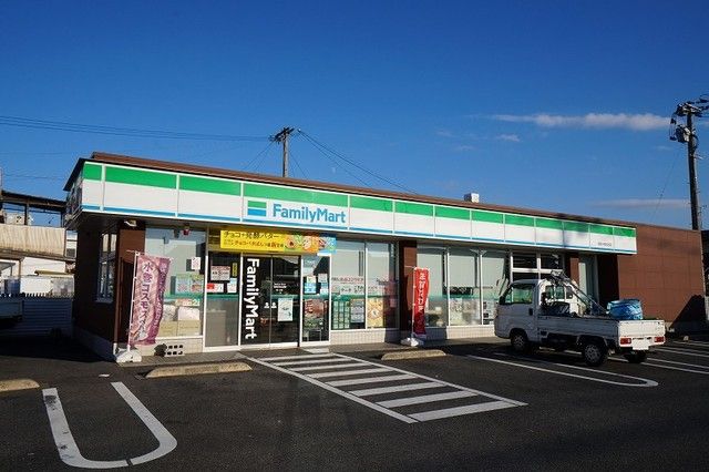 近くのファミリーマート 水巻吉田店まで1,200m(徒歩15分)
