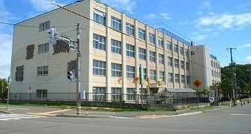近くの上野幌小学校まで750m(徒歩10分)