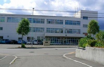 近くの青葉中学校まで400m(徒歩5分)