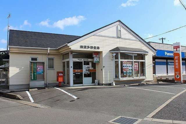 近くの南波多郵便局まで990m（徒歩13分）