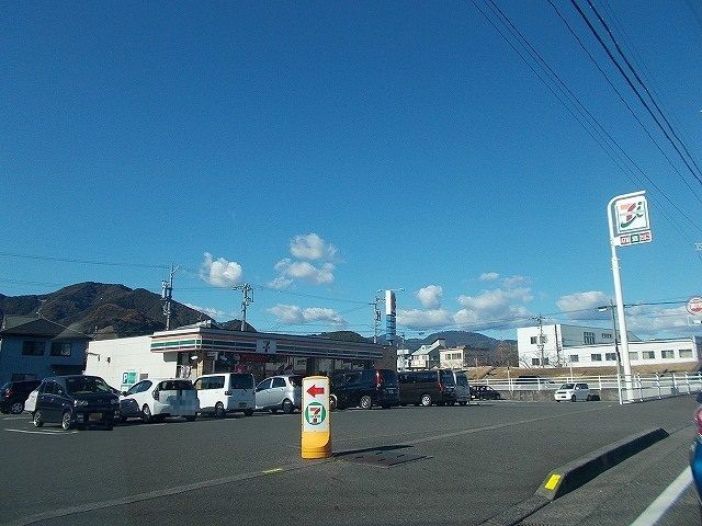 近くのセブンイレブン静岡新伝馬店まで700m(徒歩9分)