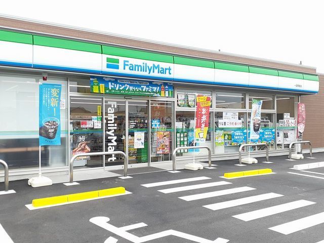 近くのコンビニまで600m（徒歩8分）