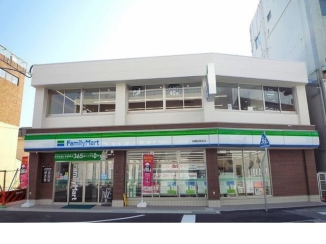 近くのファミリーマート様まで500m（徒歩7分）