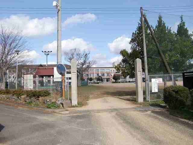 近くの大原小学校まで2,200m(徒歩28分)