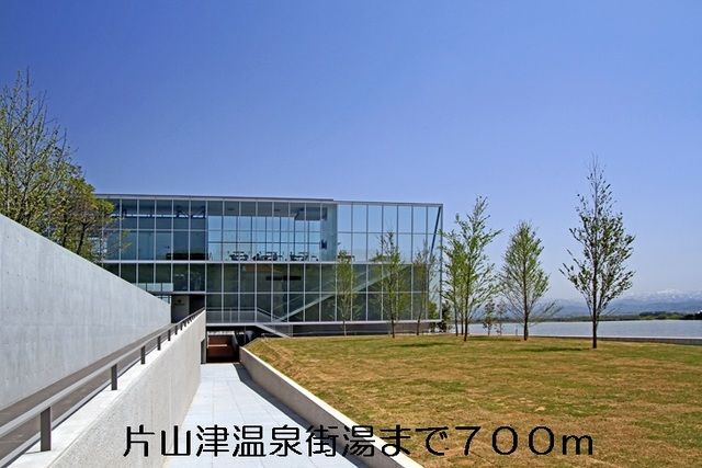 近くの片山津温泉街湯まで700m（徒歩9分）
