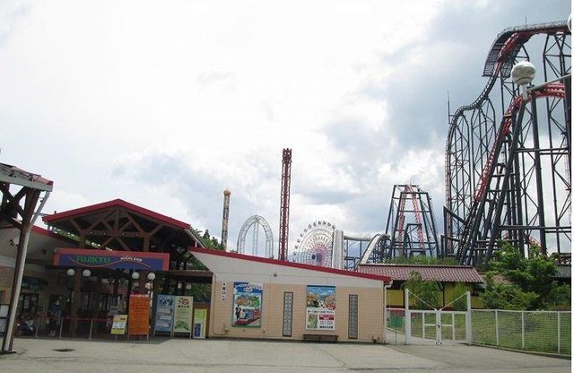 近くの富士急ハイランド駅まで750m(徒歩10分)