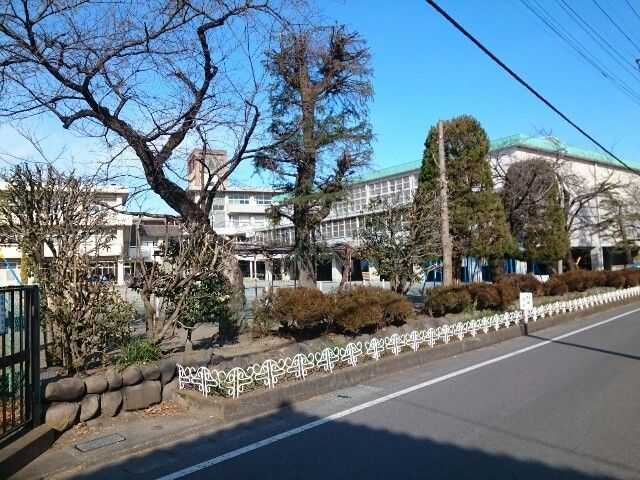 近くの市立豊岡小学校まで800m(徒歩10分)