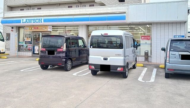 近くのローソンまで450m（徒歩6分）