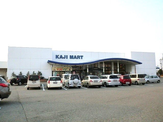 近くのカジマートまで850m(徒歩11分)