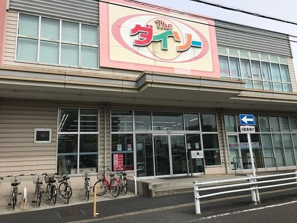 近くの施設まで1,100m（徒歩14分）
