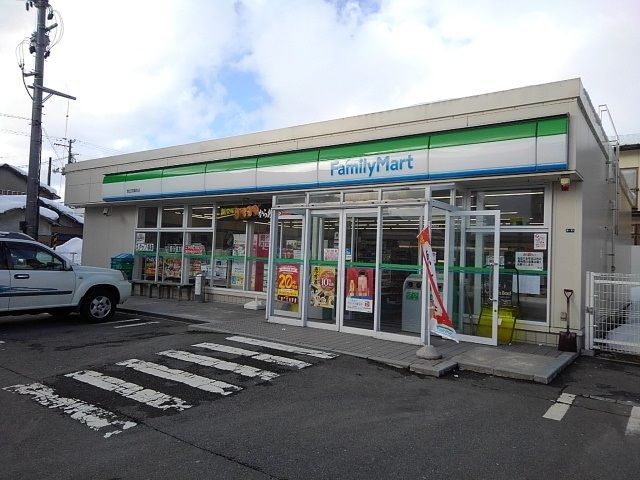 近くのファミリーマート新庄若葉町店まで300m(徒歩4分)