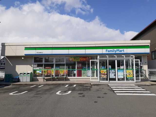 近くのコンビニまで338m（徒歩5分）