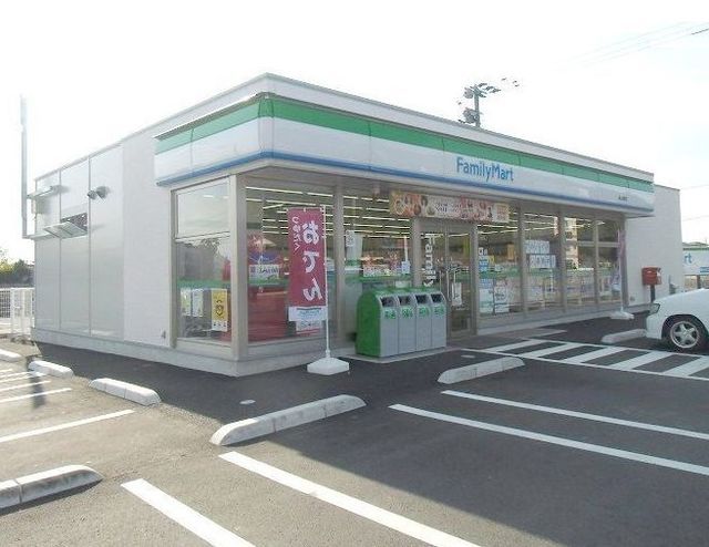 近くのファミリーマートまで860m(徒歩11分)