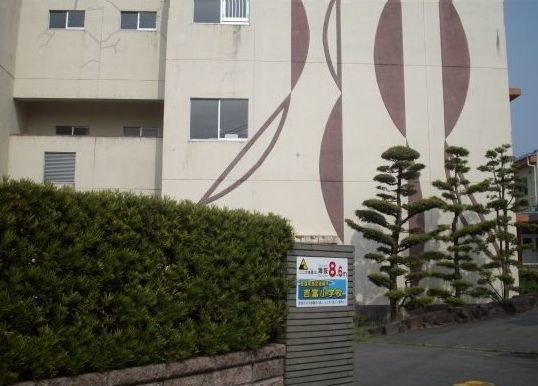 近くの吉富小学校まで390m(徒歩5分)