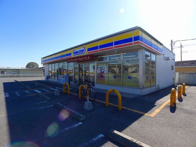 近くのミニストップ館林赤土町店まで450m(徒歩6分)