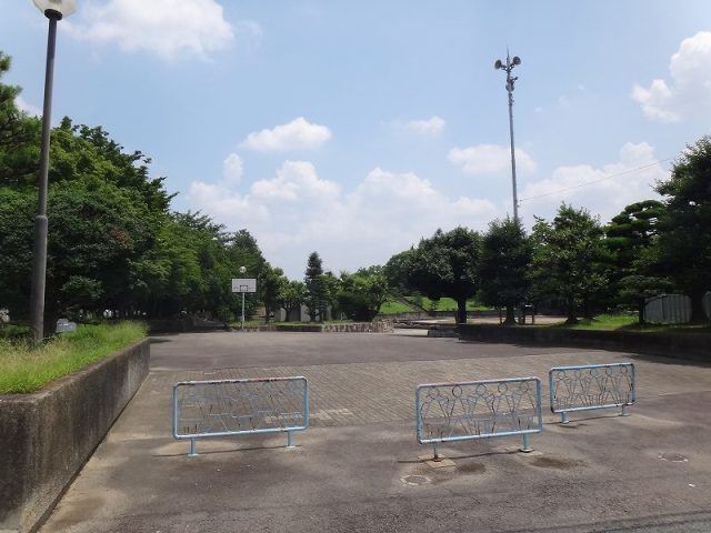 近くの公園まで650m（徒歩9分）
