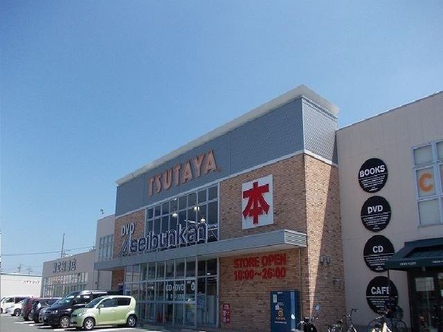 近くのTSUTAYAまで800m（徒歩10分）