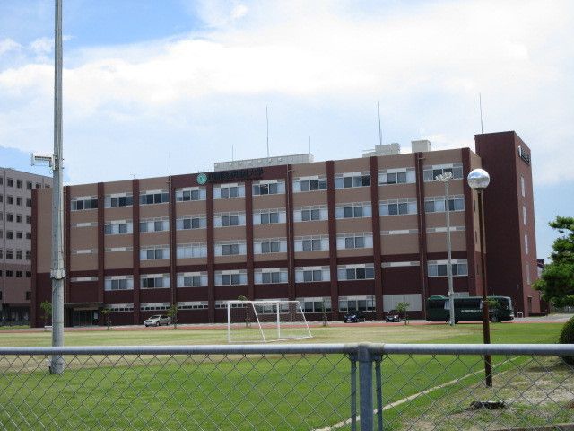 近くの大学・短大まで680m（徒歩9分）
