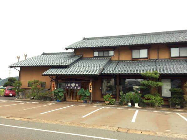 近くの飲食店まで1,700m（徒歩22分）