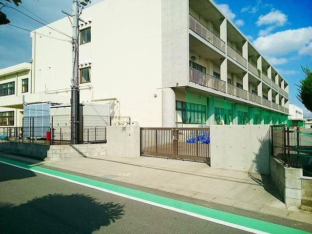 近くの稲沢市立　稲沢西小学校まで350m（徒歩5分）