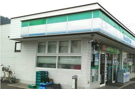 近くのファミリーマート沼津下香貫店まで400m（徒歩5分）