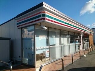 近くのセブンイレブン様まで320m（徒歩4分）