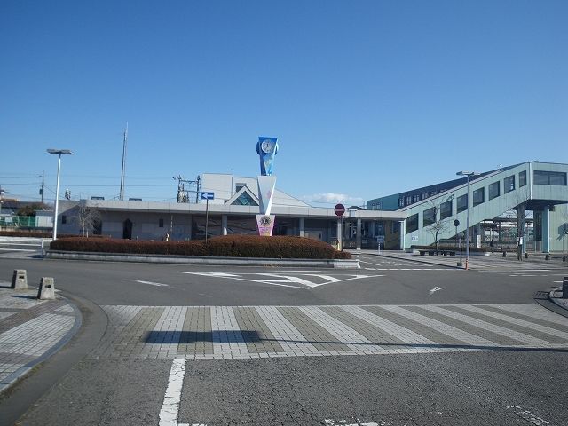 近くのJR氏家駅まで3,300m（徒歩42分）