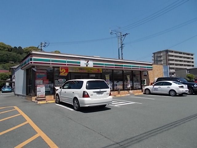 近くのセブンイレブンまで600m(徒歩8分)