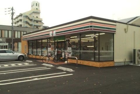 近くのコンビニまで1,100m（徒歩14分）