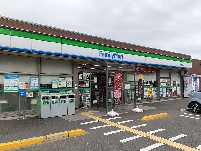 近くのコンビニまで800m（徒歩10分）