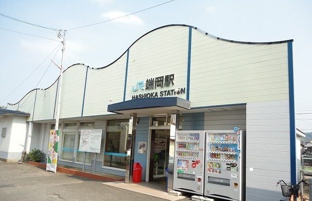 近くのJR端岡駅さんまで1,800m（徒歩23分）