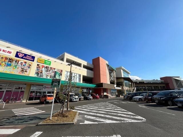 近くのスーパーまで1,400m（徒歩18分）