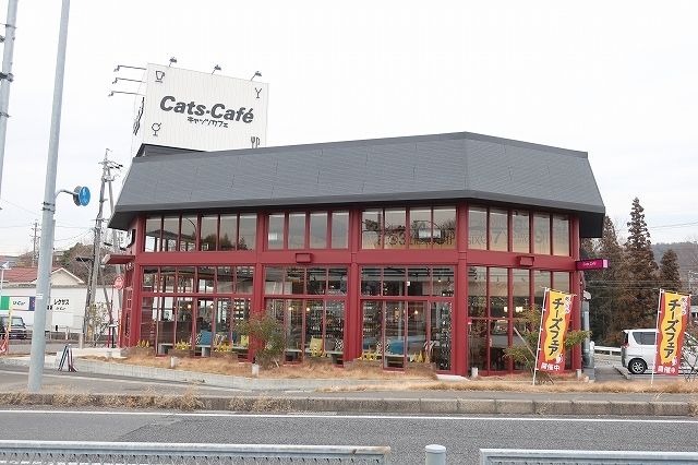 近くの飲食店まで600m（徒歩8分）