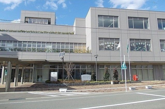 近くの秋田市役所　土崎支所まで700m（徒歩9分）